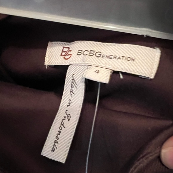 BCBG generation new espresso skirt, size 4 - Picture 6 of 14